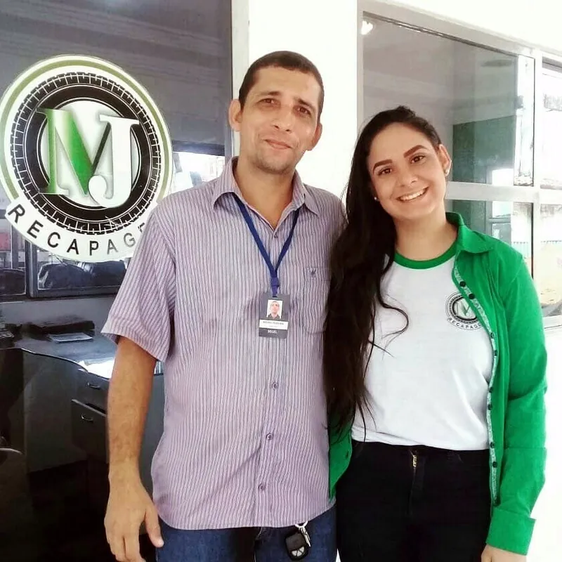 Bruno com a equipe da Recapagem MJ, onde a Segel instalou 16 câmeras